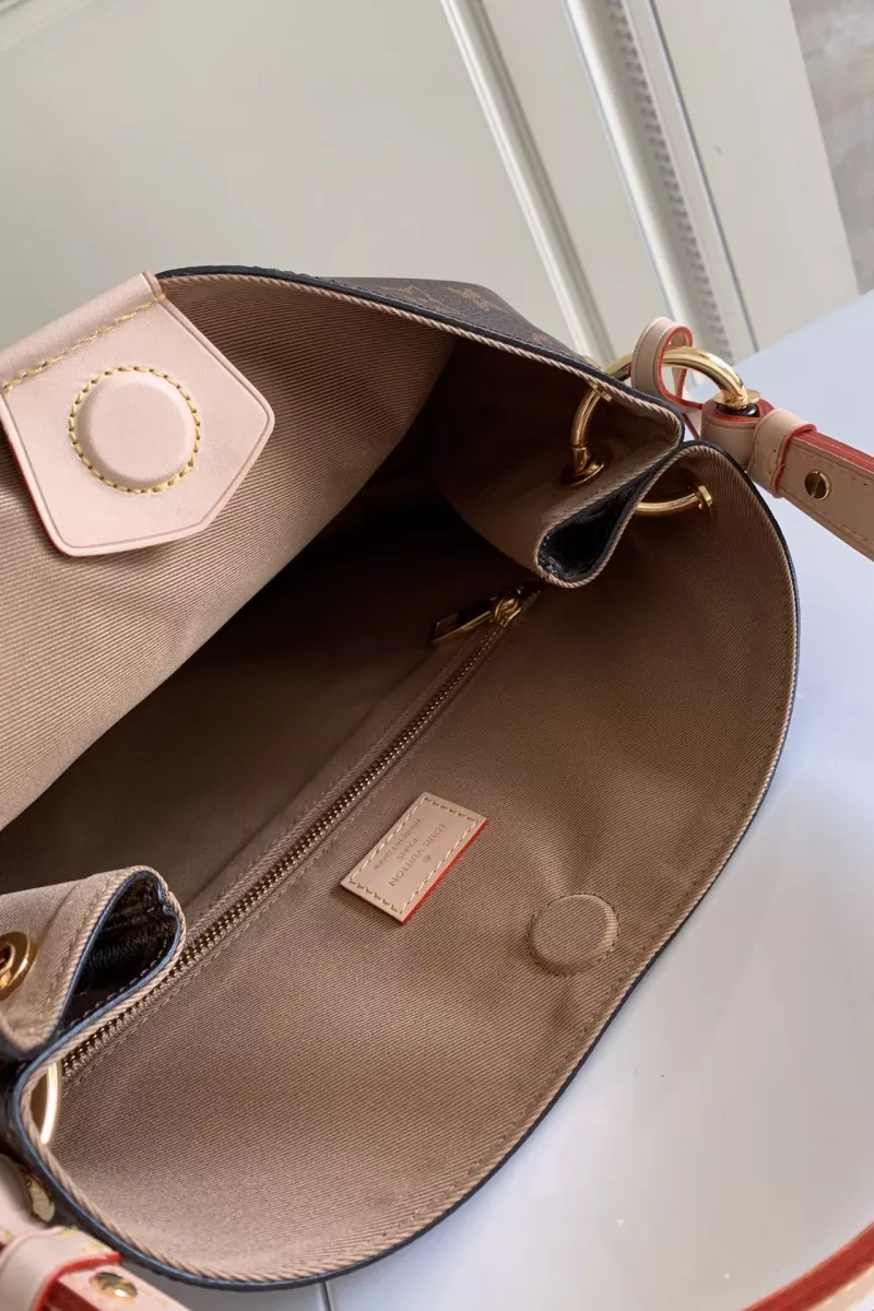Louis Vuitton AAA Quality Handbags For Women Comfortable 574
