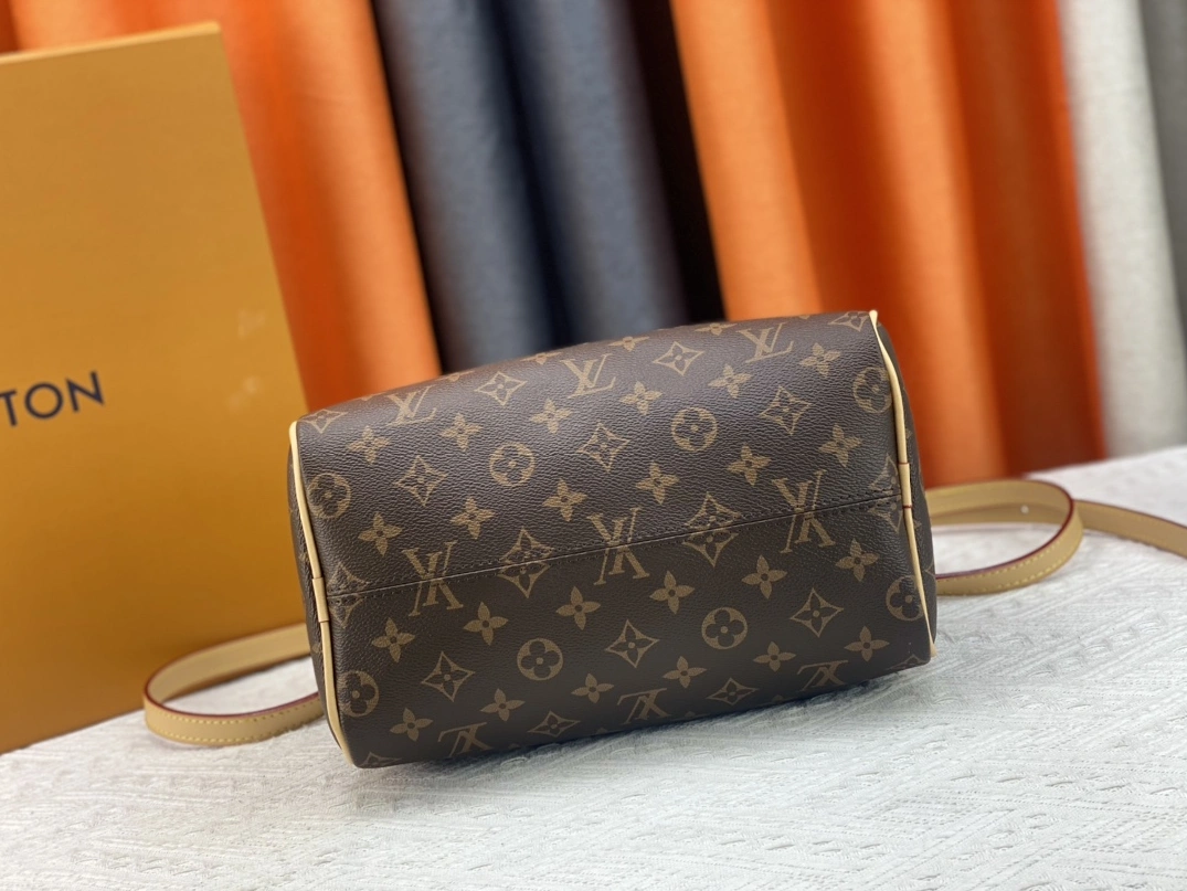 Louis Vuitton AAA Quality Handbags For Women Comfortable 7421
