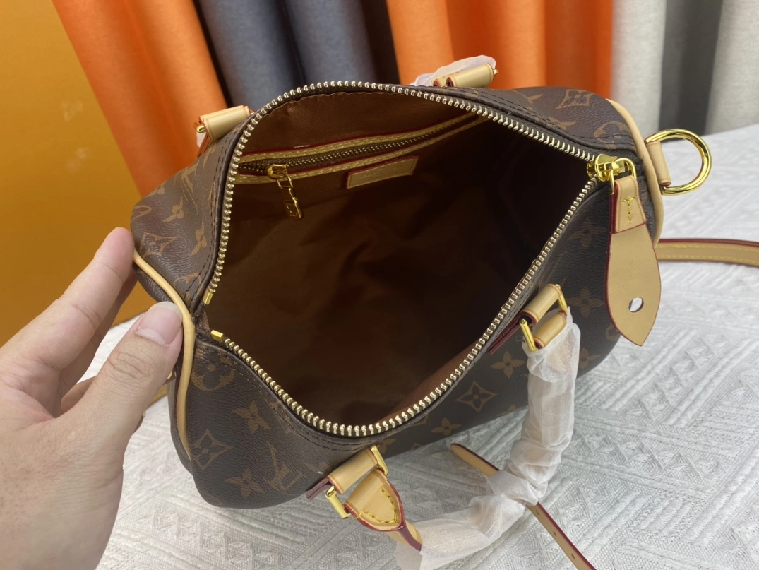 Louis Vuitton AAA Quality Handbags For Women Comfortable 7421