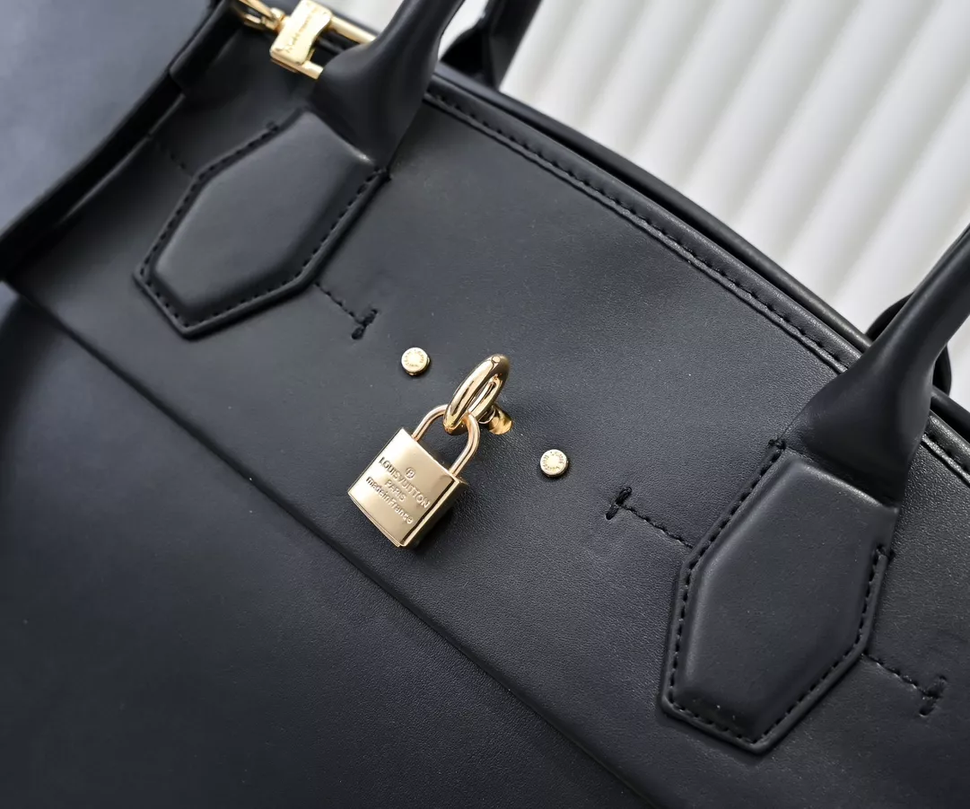 Louis Vuitton AAA Quality Handbags For Women Compact 9373