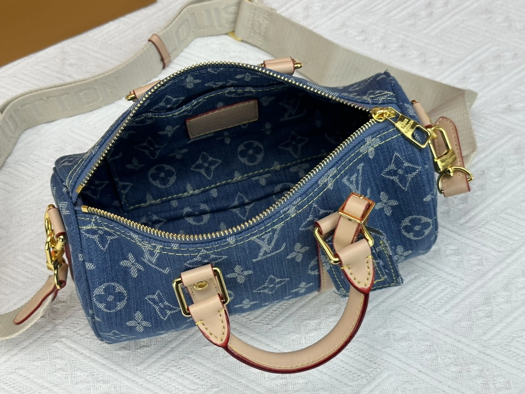 Louis Vuitton AAA Quality Handbags For Women Cozy 7627