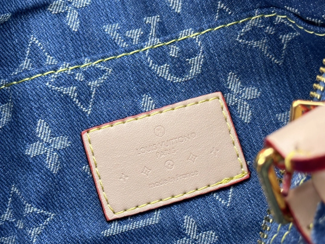 Louis Vuitton AAA Quality Handbags For Women Cozy 7627