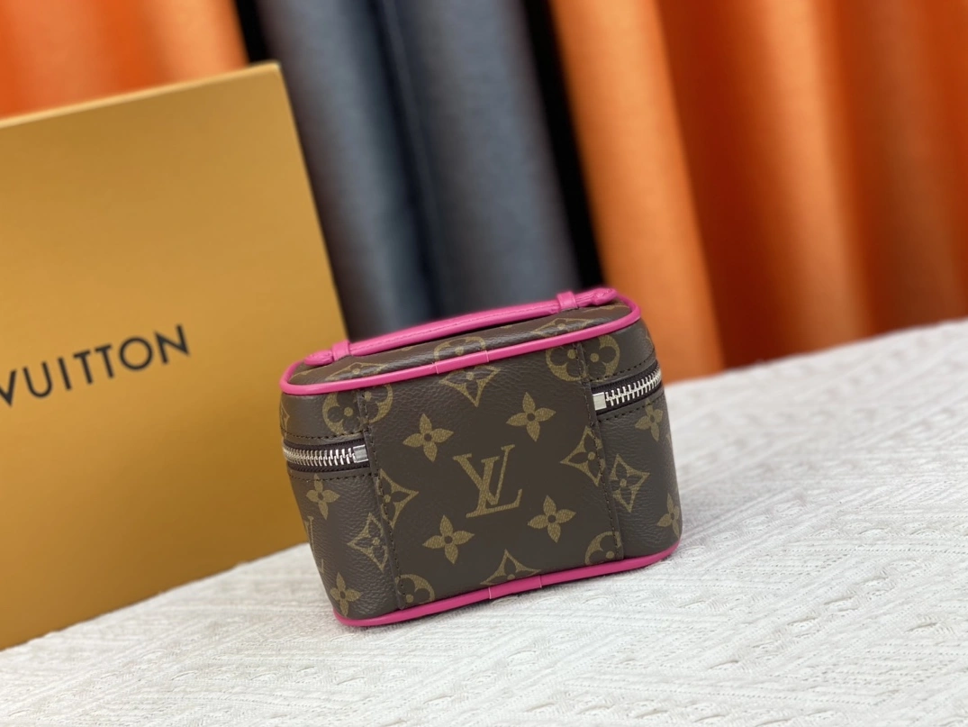 Louis Vuitton AAA Quality Handbags For Women Cozy 9570