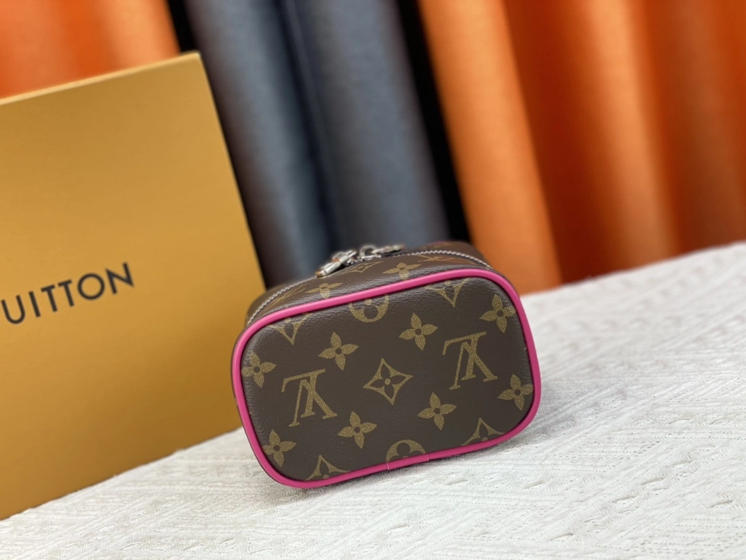 Louis Vuitton AAA Quality Handbags For Women Cozy 9570