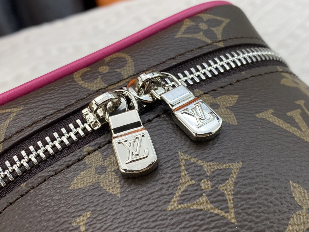 Louis Vuitton AAA Quality Handbags For Women Cozy 9570