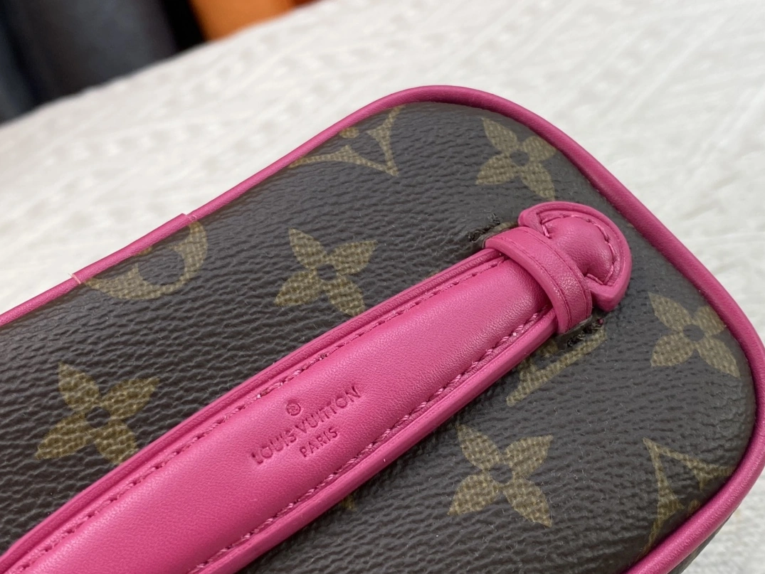 Louis Vuitton AAA Quality Handbags For Women Cozy 9570