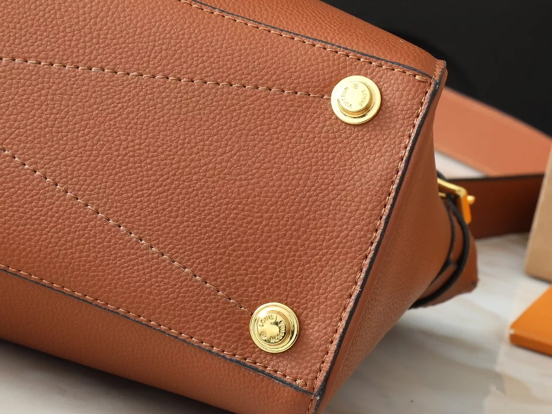 Louis Vuitton AAA Quality Handbags For Women DailyWear 6798