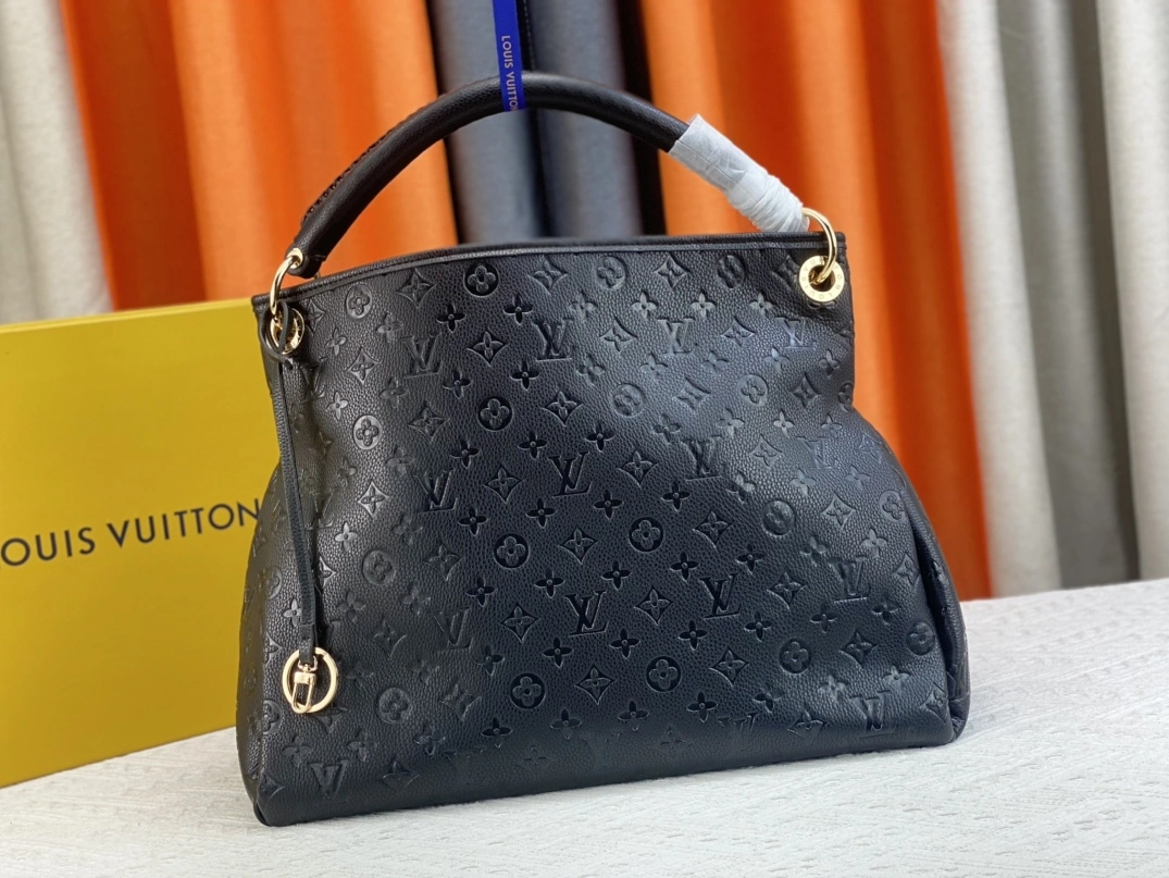 Louis Vuitton AAA Quality Handbags For Women DailyWear 7053