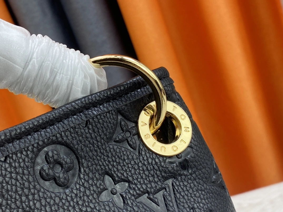 Louis Vuitton AAA Quality Handbags For Women DailyWear 7053