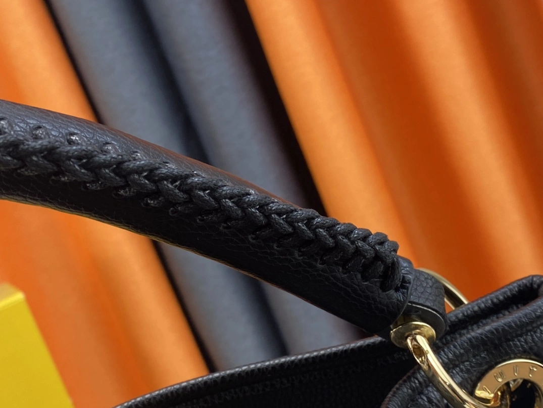 Louis Vuitton AAA Quality Handbags For Women DailyWear 7053