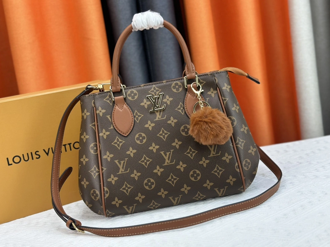 Louis Vuitton AAA Quality Handbags For Women Durable 2308