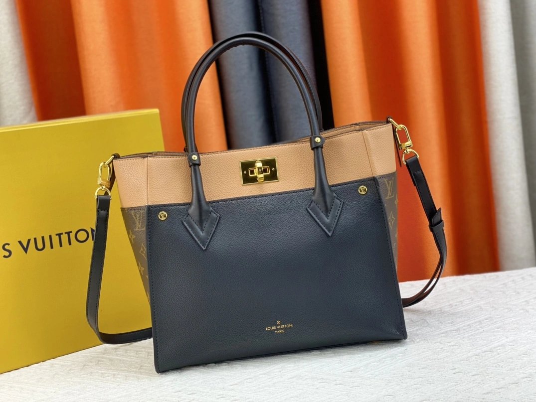 Louis Vuitton AAA Quality Handbags For Women Durable 4687