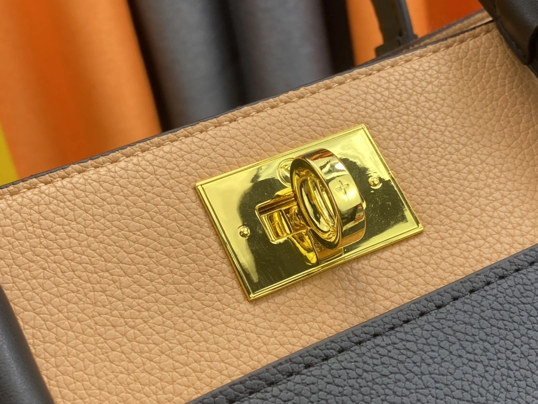 Louis Vuitton AAA Quality Handbags For Women Durable 4687