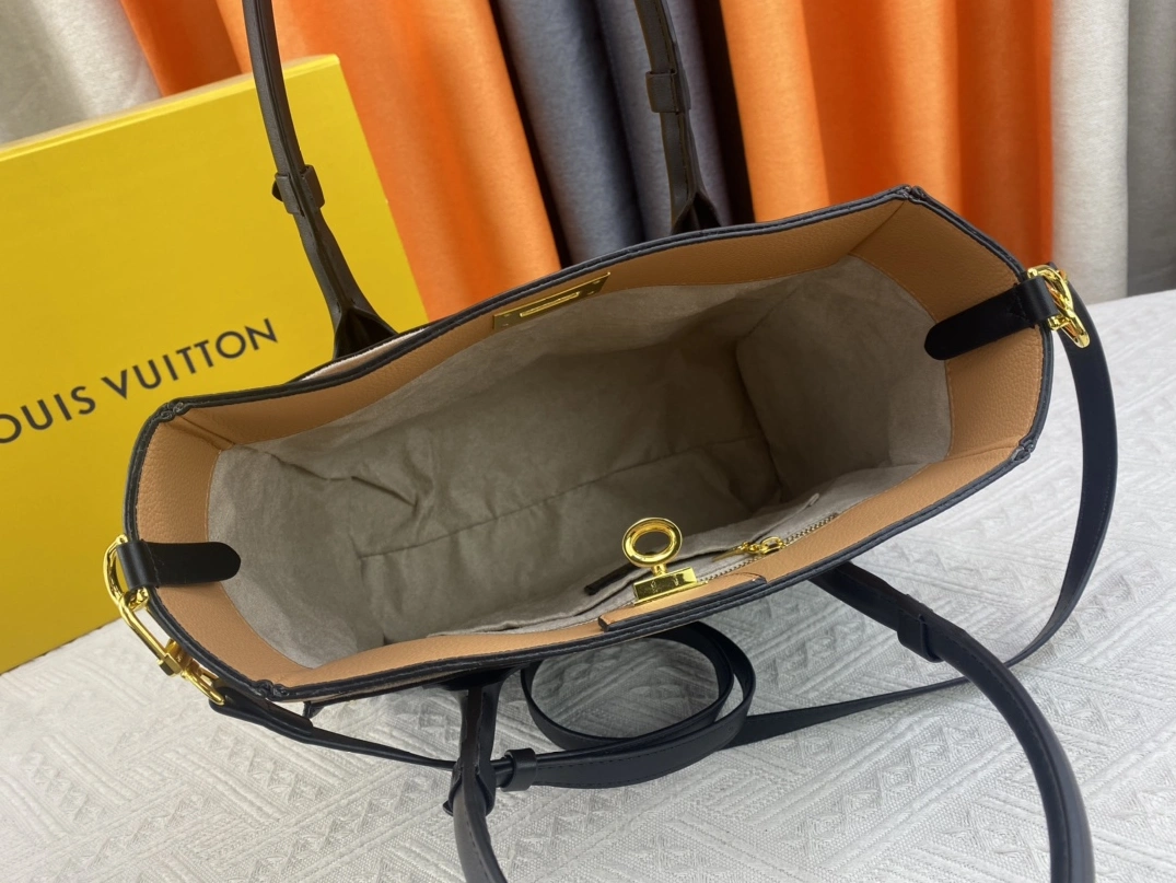 Louis Vuitton AAA Quality Handbags For Women Durable 4687