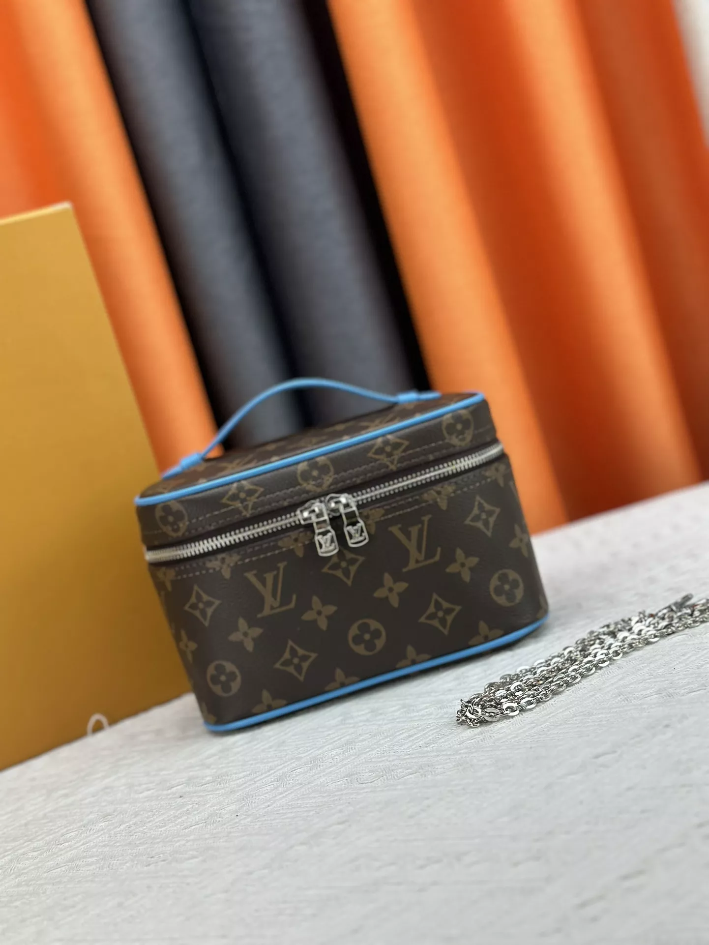 Louis Vuitton AAA Quality Handbags For Women Durable 6974