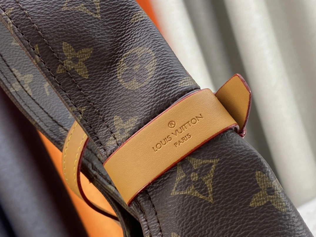 Louis Vuitton AAA Quality Handbags For Women Durable 7301