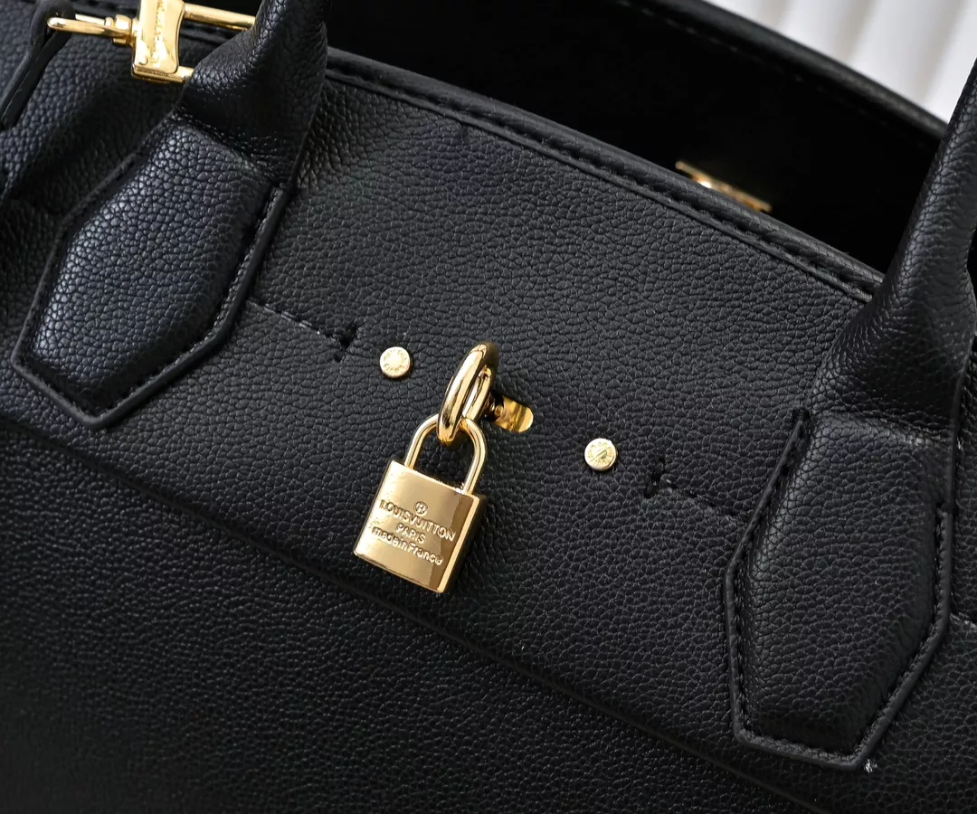 Louis Vuitton AAA Quality Handbags For Women EasyMatch 5132