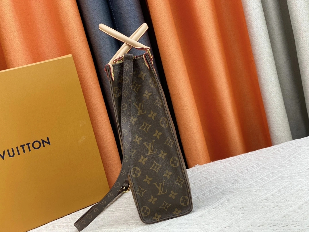 Louis Vuitton AAA Quality Handbags For Women EasyMatch 809