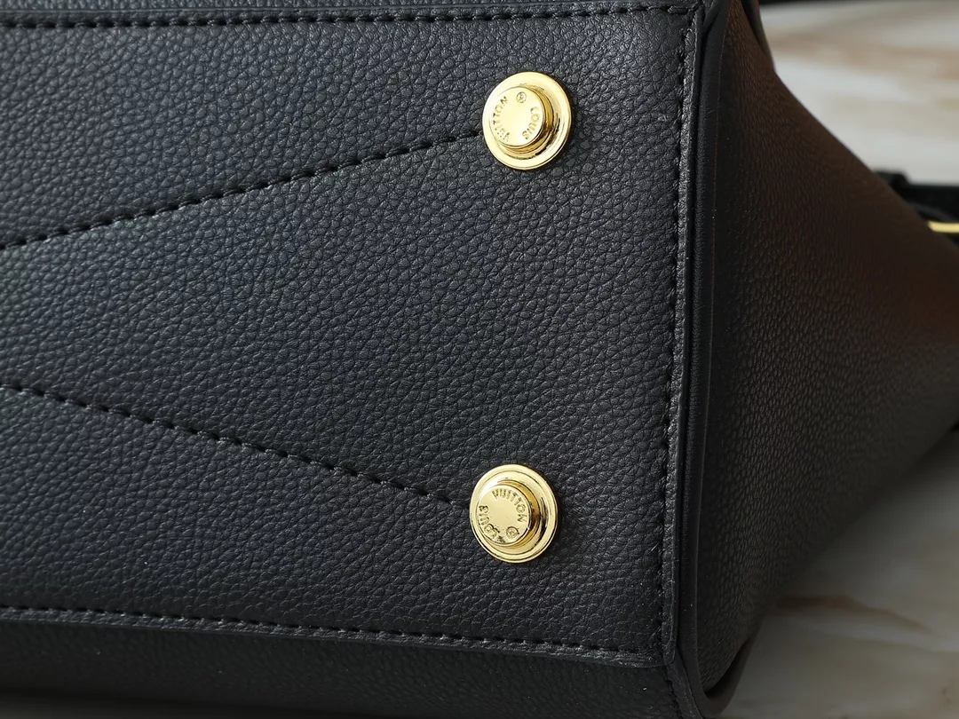 Louis Vuitton AAA Quality Handbags For Women EasyMatch 8171
