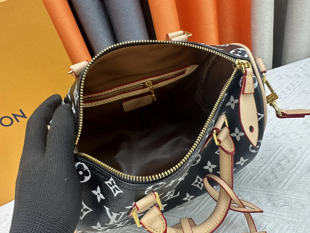 Louis Vuitton AAA Quality Handbags For Women Elegant 1747