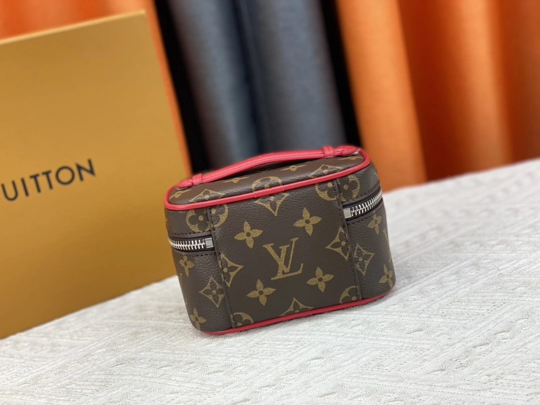 Louis Vuitton AAA Quality Handbags For Women Elegant 7034