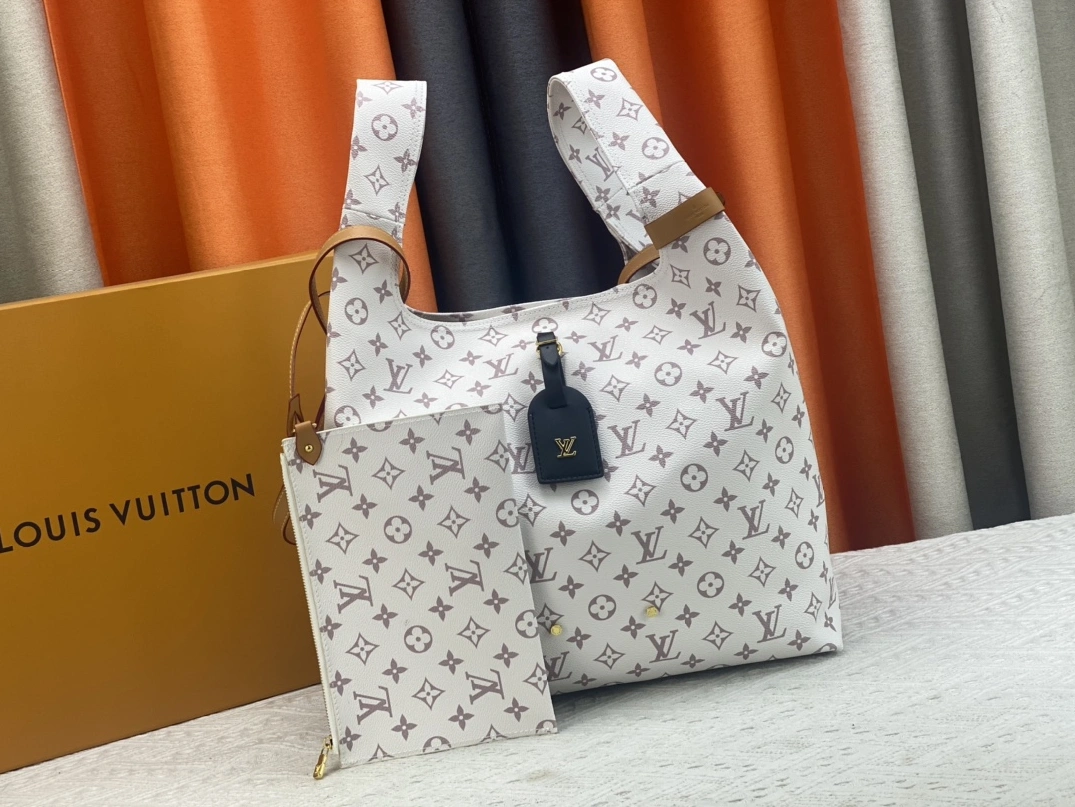 Louis Vuitton AAA Quality Handbags For Women EyeCatching 8237