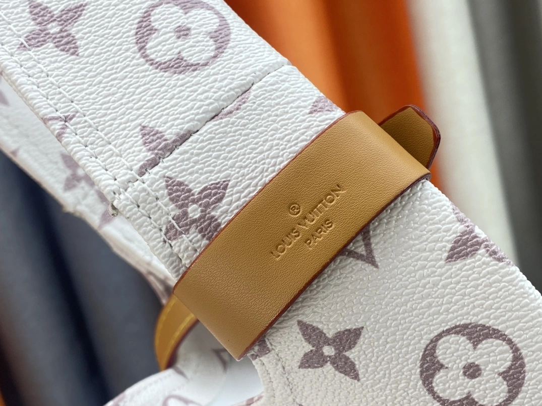 Louis Vuitton AAA Quality Handbags For Women EyeCatching 8237