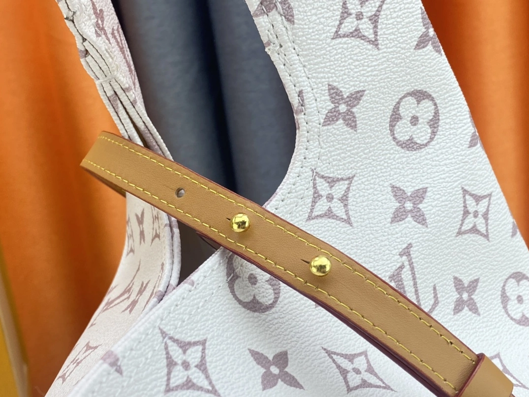 Louis Vuitton AAA Quality Handbags For Women EyeCatching 8237