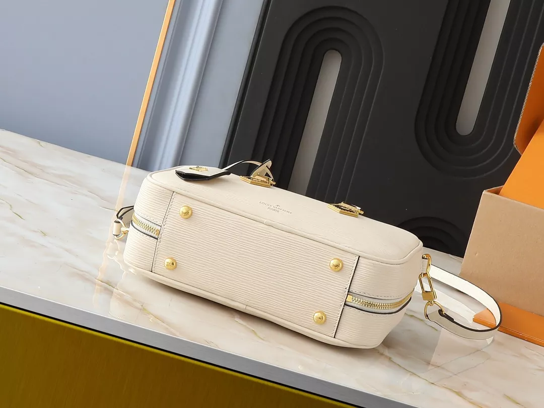 Louis Vuitton AAA Quality Handbags For Women GoAnywhere 8664