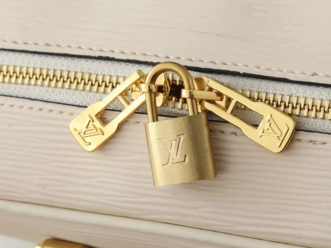 Louis Vuitton AAA Quality Handbags For Women GoAnywhere 8664