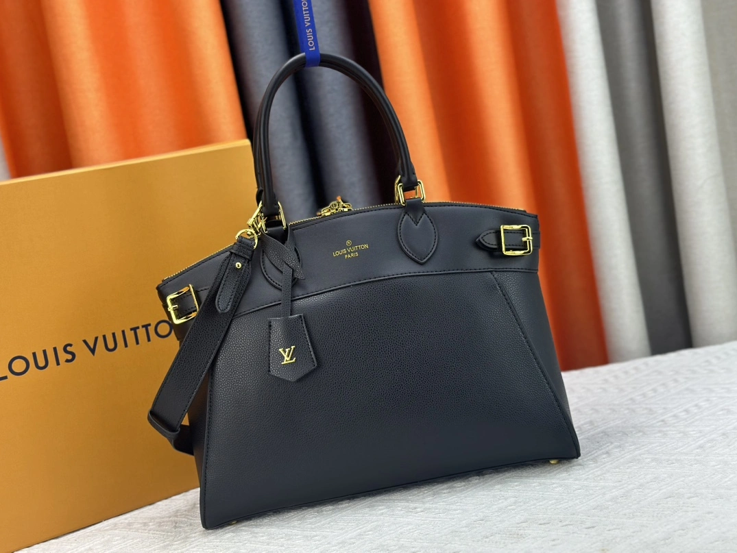 Louis Vuitton AAA Quality Handbags For Women GoAnywhere 8861