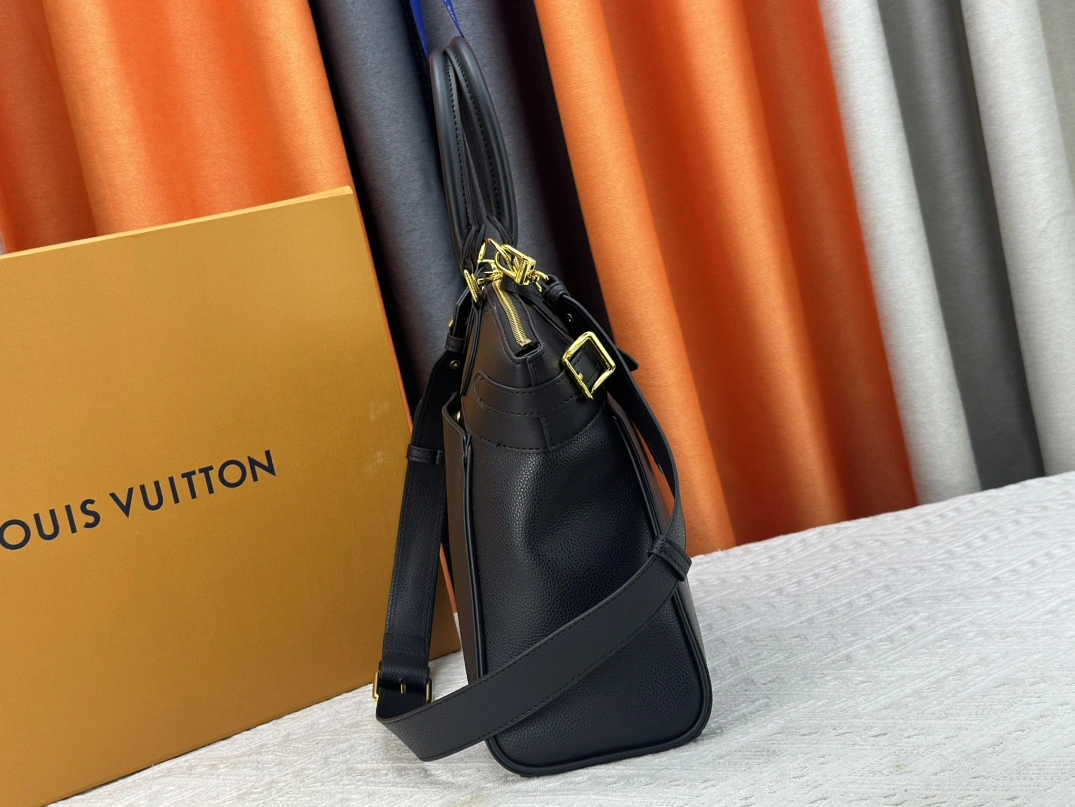 Louis Vuitton AAA Quality Handbags For Women GoAnywhere 8861