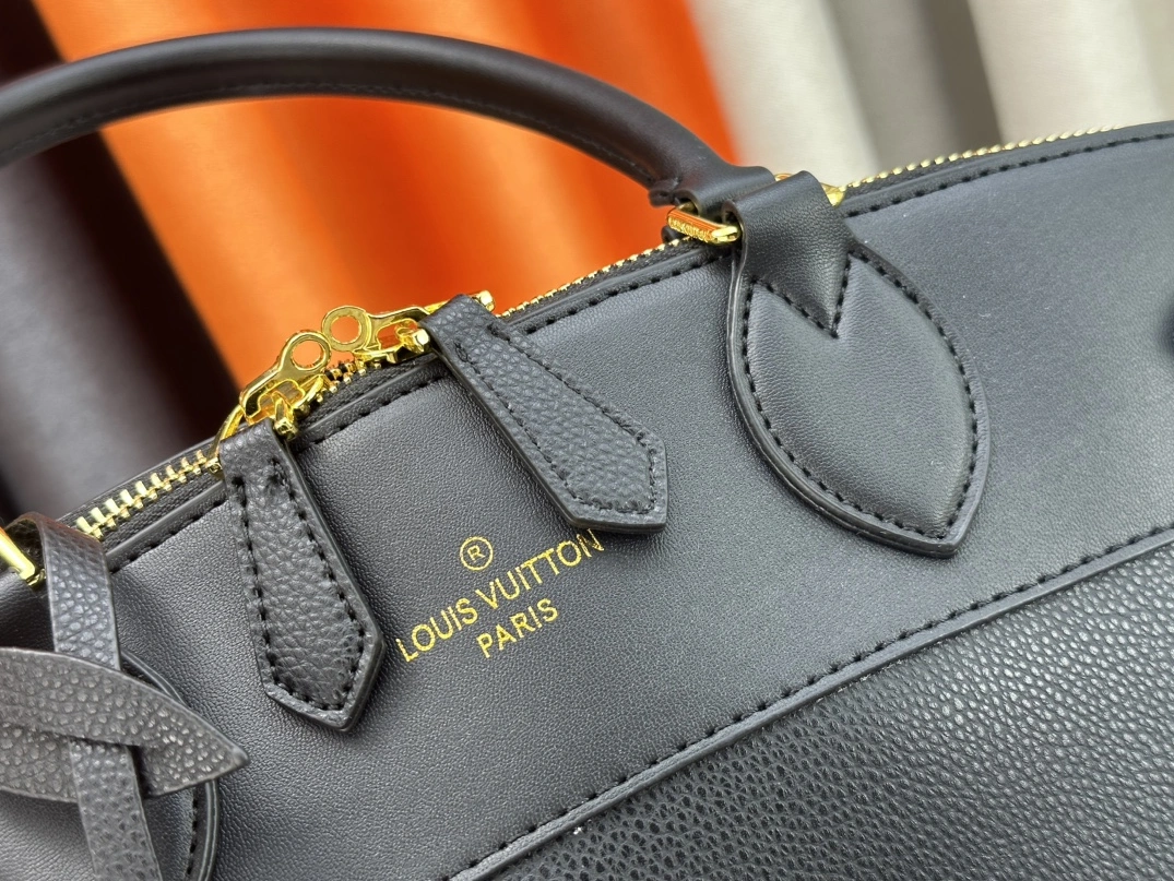 Louis Vuitton AAA Quality Handbags For Women GoAnywhere 8861