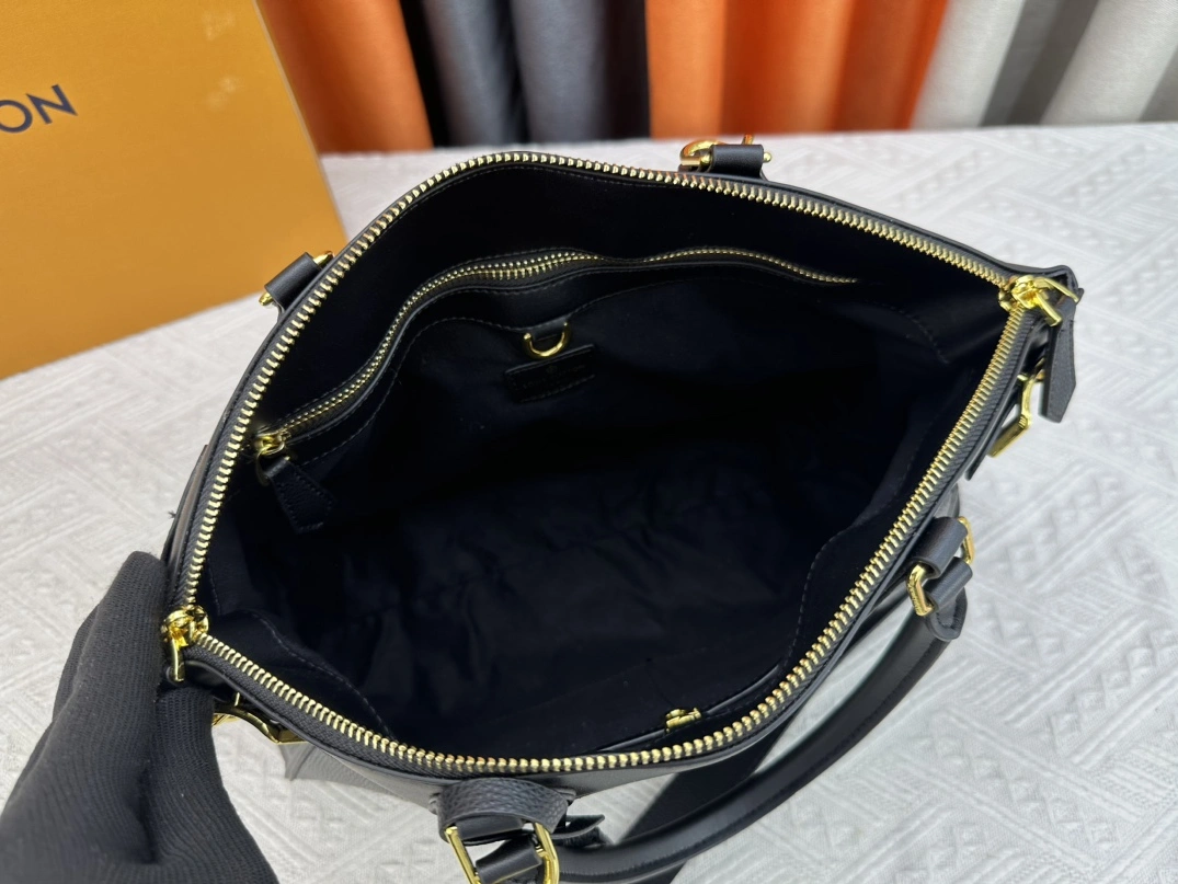 Louis Vuitton AAA Quality Handbags For Women GoAnywhere 8861