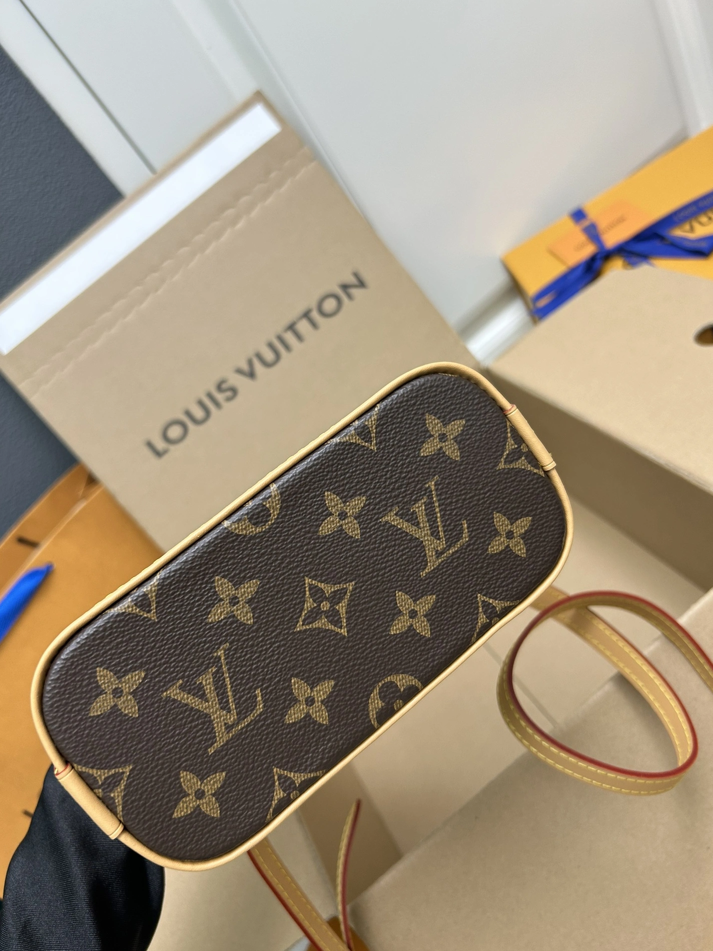 Louis Vuitton AAA Quality Handbags For Women HighQuality 9376