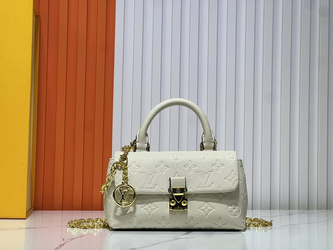 Louis Vuitton AAA Quality Handbags For Women Lightweight 5395