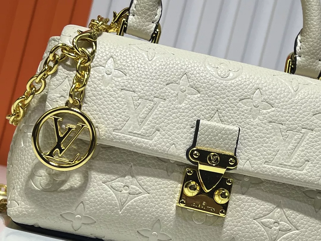 Louis Vuitton AAA Quality Handbags For Women Lightweight 5395