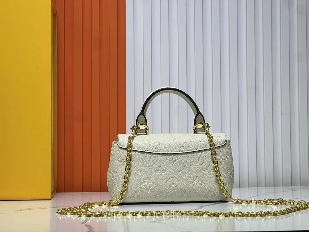 Louis Vuitton AAA Quality Handbags For Women Lightweight 5395
