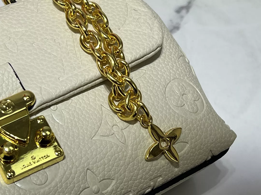 Louis Vuitton AAA Quality Handbags For Women Lightweight 5395