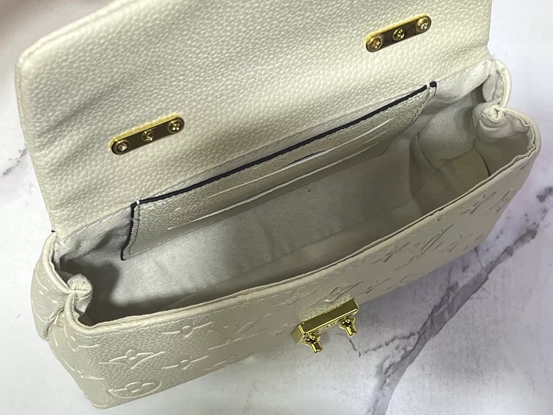 Louis Vuitton AAA Quality Handbags For Women Lightweight 5395