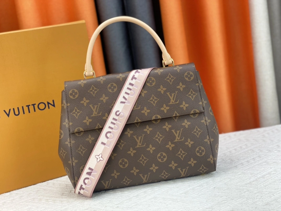 Louis Vuitton AAA Quality Handbags For Women Lightweight 6302