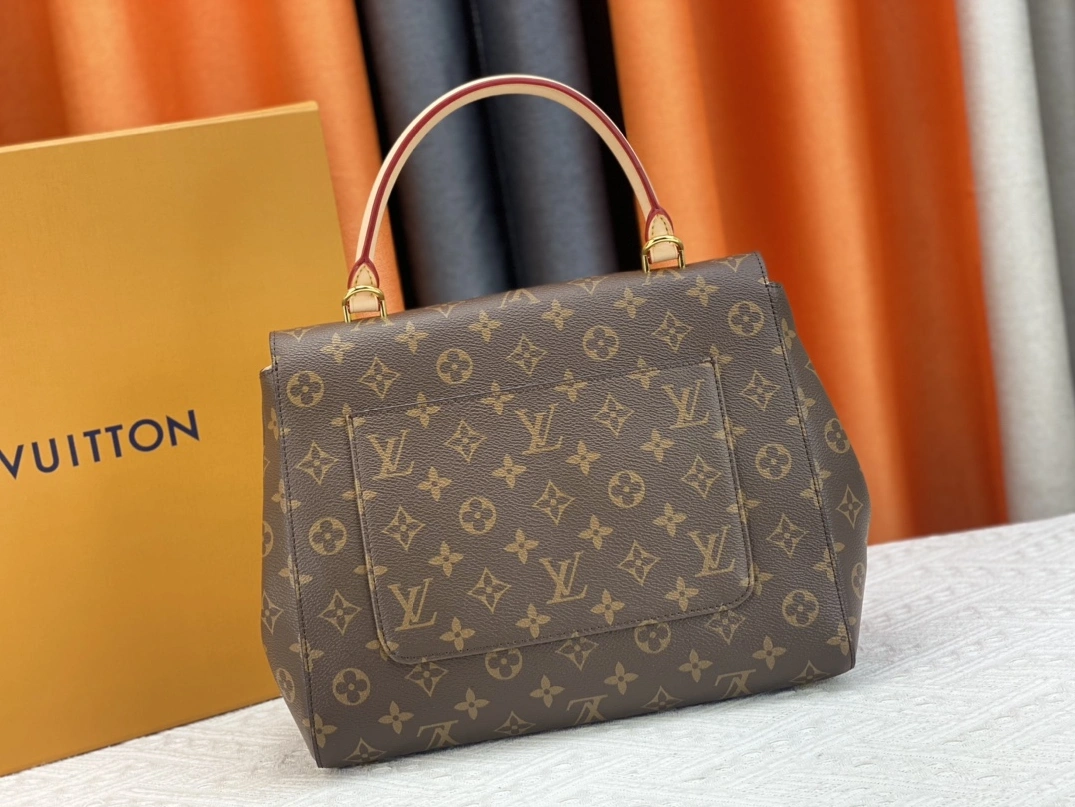 Louis Vuitton AAA Quality Handbags For Women Lightweight 6302