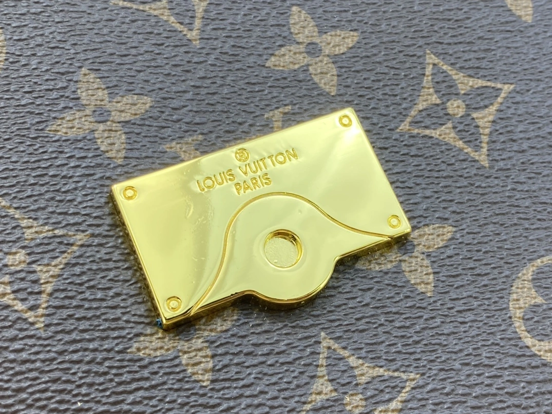 Louis Vuitton AAA Quality Handbags For Women Lightweight 6302