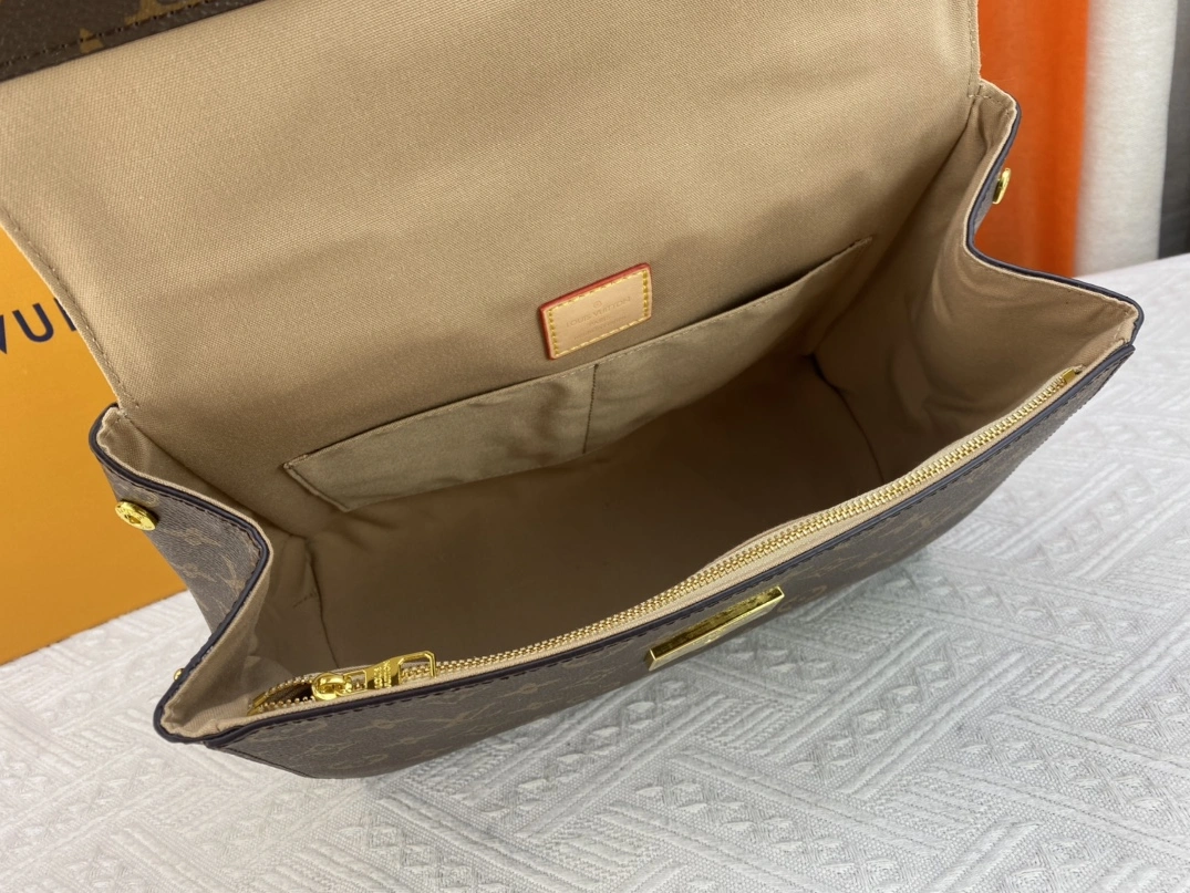 Louis Vuitton AAA Quality Handbags For Women Lightweight 6302