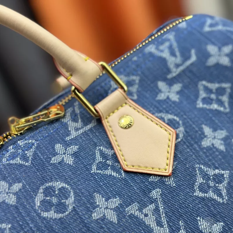 Louis Vuitton AAA Quality Handbags For Women Lightweight 7515