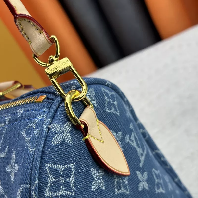 Louis Vuitton AAA Quality Handbags For Women Lightweight 7515