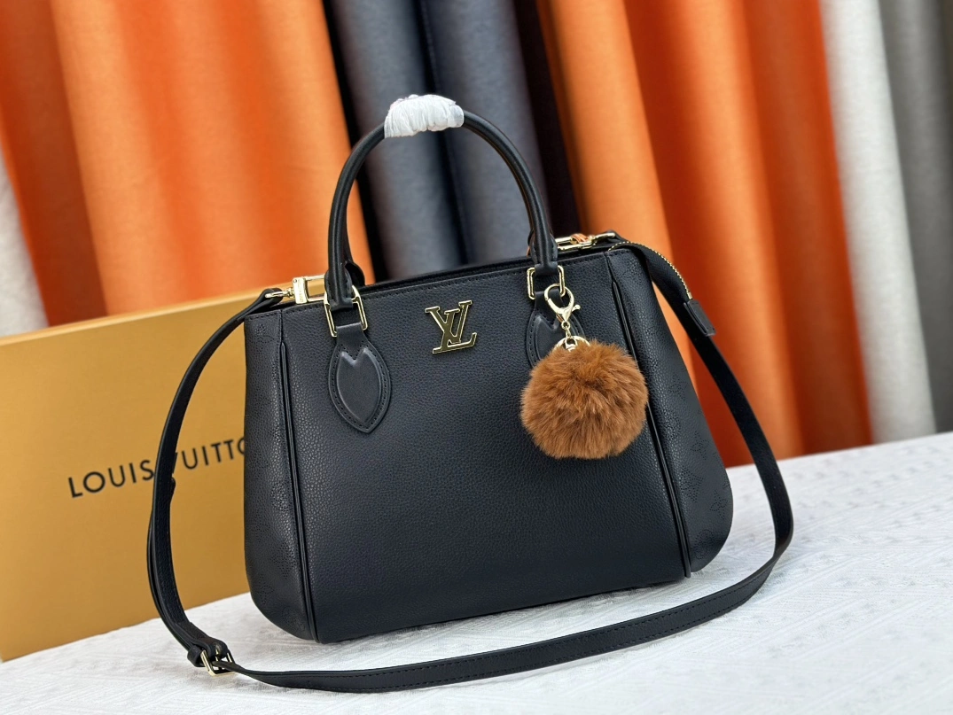 Louis Vuitton AAA Quality Handbags For Women Lightweight 9531