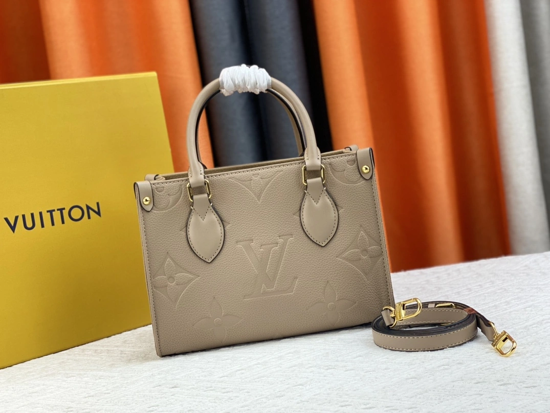 Louis Vuitton AAA Quality Handbags For Women Lightweight 9667