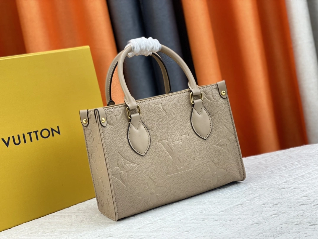 Louis Vuitton AAA Quality Handbags For Women Lightweight 9667