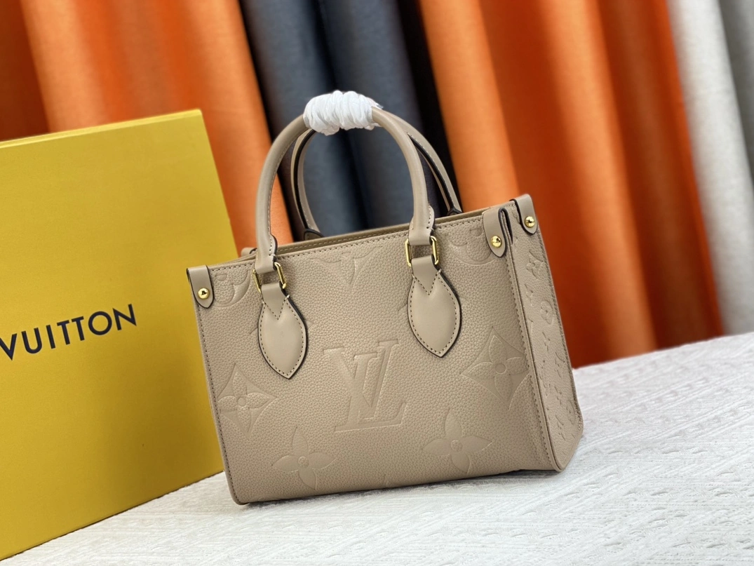 Louis Vuitton AAA Quality Handbags For Women Lightweight 9667